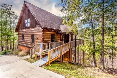 Dogwood cabins - Bedrooms: 2. Bathrooms: 2. Sleeps: 5. Rates: $145.00 to $225.00 USD. Description: This cozy two bedroom, two bath, two level hideaway is tucked away on a quiet cul-de-sac that is easily accessible from the m... More Details. Dogwood Cabins, located in Townsend, TN, the 'Peaceful Side of the Smokies', offering luxury vacation cabin rentals and ...